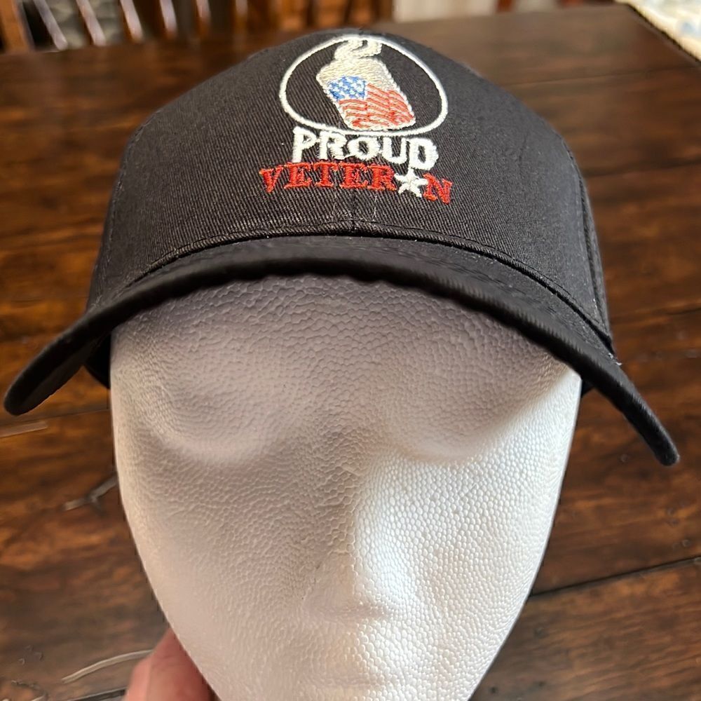 PROUD VETERAN HAT black hat w/ embroidered text & dog tags NWOT New adjustable - Picture 4 of 10